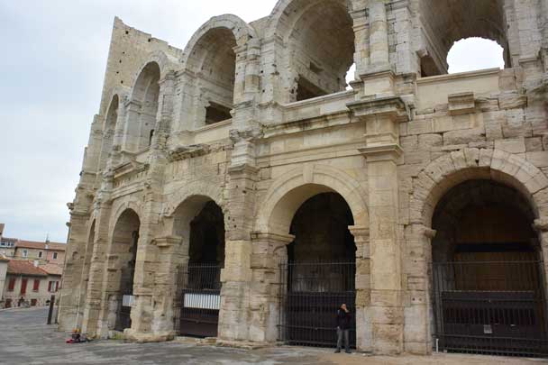 Arles antique, parcours, circuit, blog culture, test, ballade, thermes, Alyscamps, théâtre, arènes